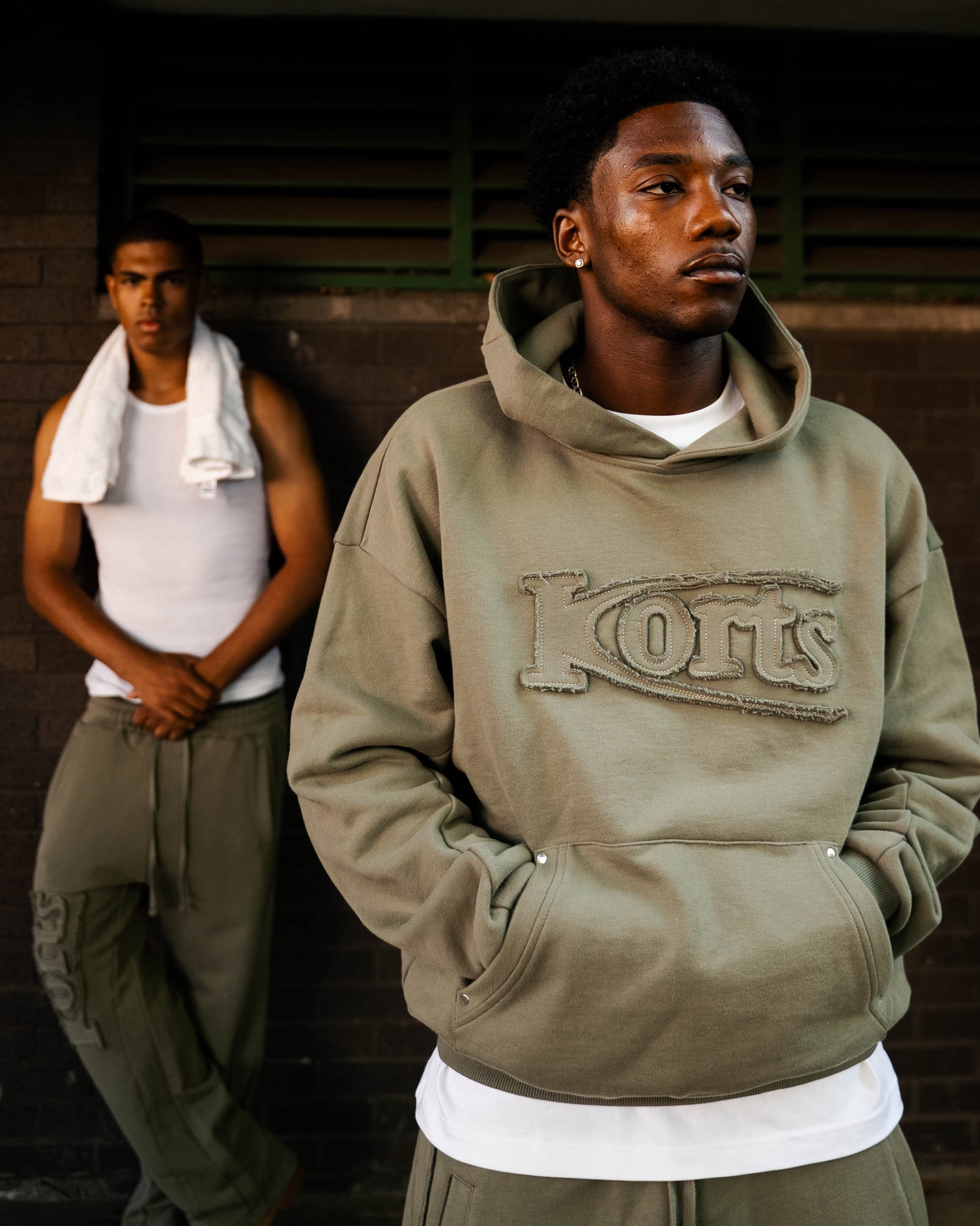 Model view of Kortsiide Patchwork Korts Khaki Hoodie